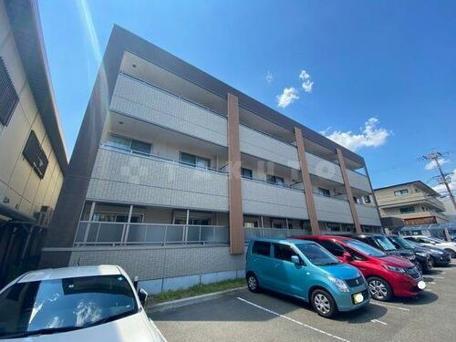 大阪府豊中市永楽荘２丁目 3階建