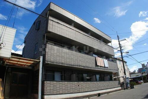 大阪府大阪市淀川区木川西２丁目 3階建