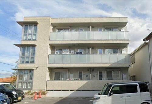 アマントリビエール瀬川 3階建