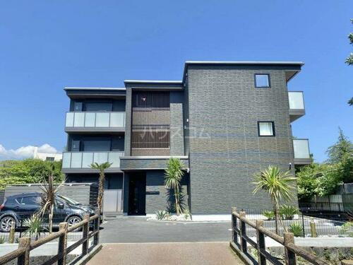 静岡県三島市中央町  3階建