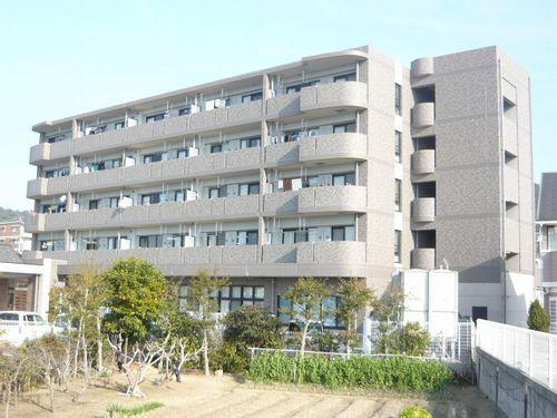 兵庫県姫路市広畑区小坂 5階建