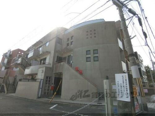 京都府京都市山科区御陵四丁野町 3階建