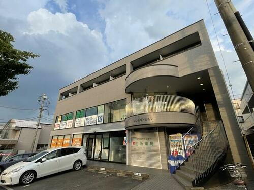 クレセントヒルズ 3階建