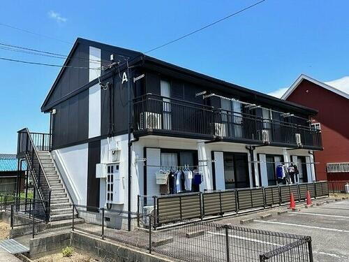 ユニバーサル岸岡Ａ 2階建