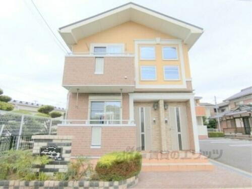 滋賀県東近江市ひばり丘町 2階建 築13年10ヶ月