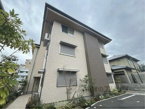 京都府京都市下京区西七条中野町 築3年3ヶ月 3階建