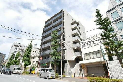 東京都港区南青山７丁目 8階建