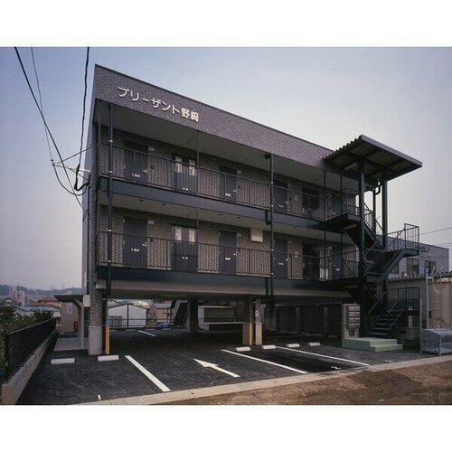 プリーザント野崎 3階建