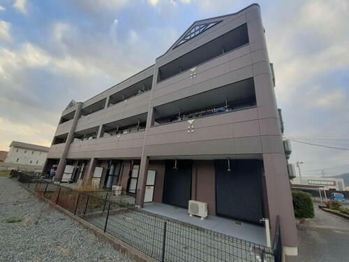 三重県桑名市多度町香取 3階建 築18年3ヶ月