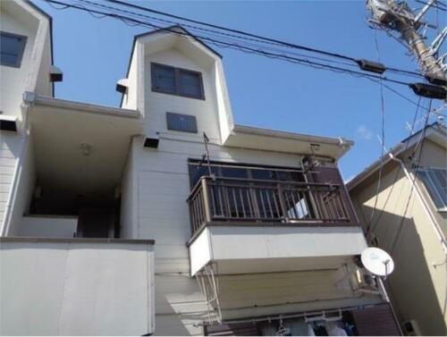 神奈川県横浜市金沢区釜利谷南２丁目 2階建