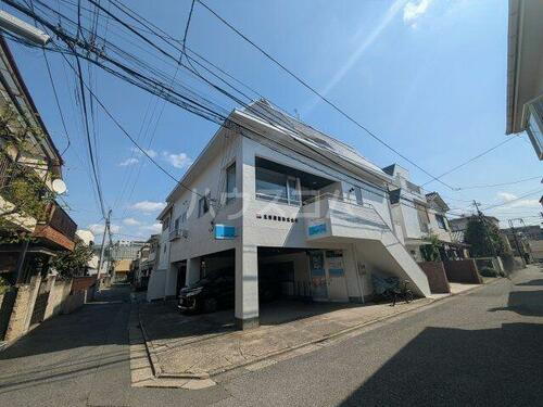 東京都北区志茂１丁目 3階建