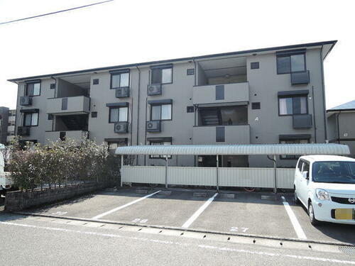 ヴィレッジ札場Ａ棟 3階建