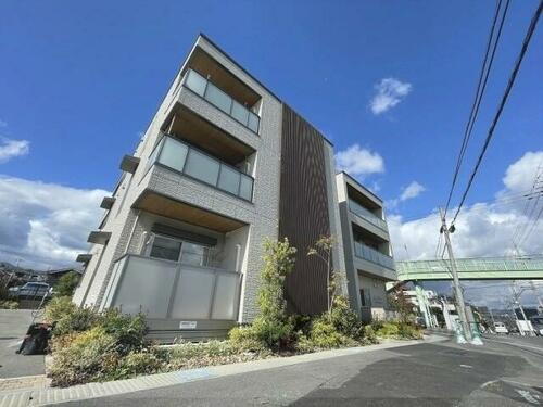 京都府向日市寺戸町北前田 築3年3ヶ月 3階建