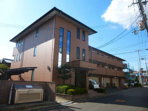 ファミール５号館 3階建