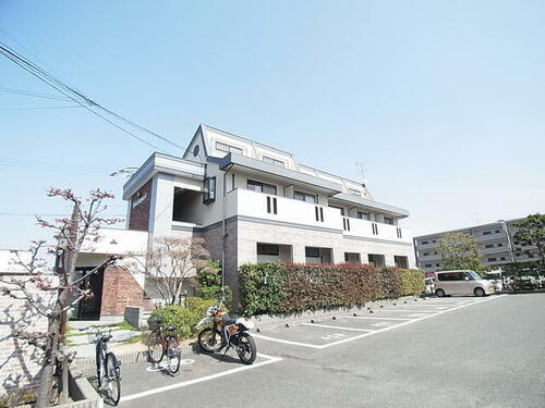 パークアベニュー四番館 3階建