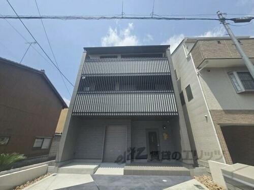 京都府京都市右京区花園内畑町 3階建