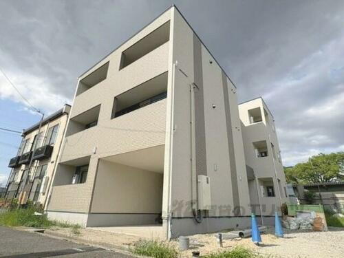 大阪府枚方市東田宮１丁目 3階建