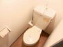 レオパレスプレノタートⅡ 温かみのある色調でリラックスできるトイレ