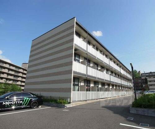 レオパレス西京 3階建