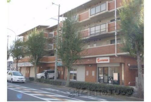 ウィスタリア 4階建