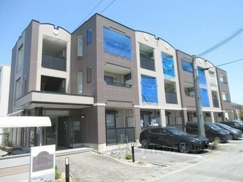 滋賀県米原市下多良１丁目 築21年4ヶ月 3階建