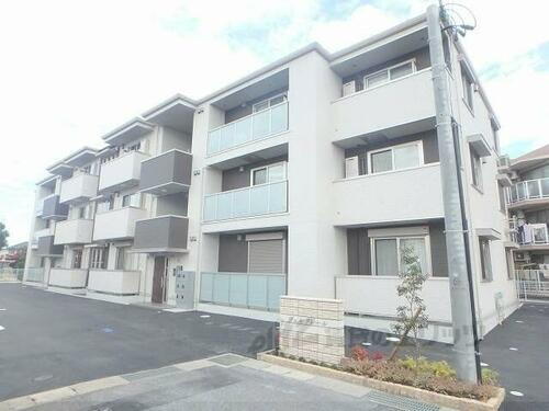 滋賀県守山市伊勢町 3階建