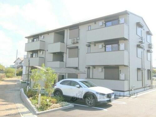 滋賀県近江八幡市鷹飼町北３丁目 3階建 