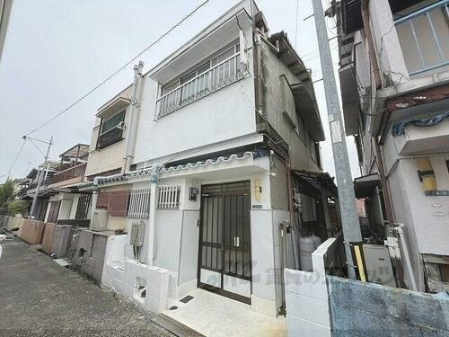 奈良県大和高田市中三倉堂２丁目 2階建