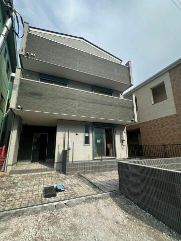 埼玉県川口市南鳩ヶ谷４丁目 築1年4ヶ月 3階建