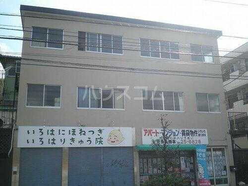 飯塚ビル 3階建