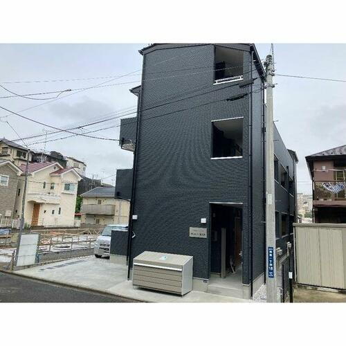神奈川県横浜市金沢区西柴１丁目 3階建