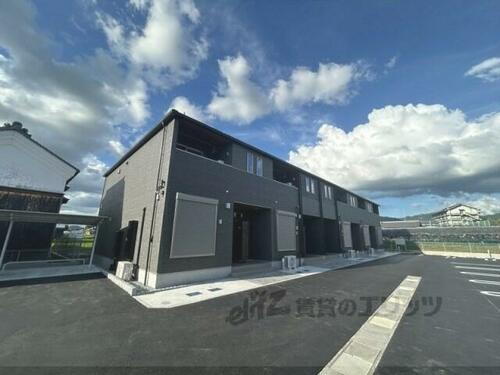 奈良県天理市石上町  2階建