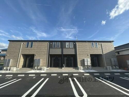 奈良県天理市石上町  2階建