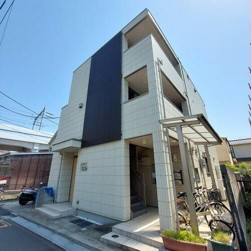 メゾンＡ仲六郷 3階建