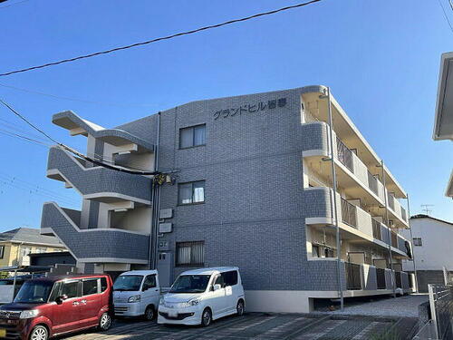 グランドヒル皆春 3階建
