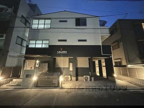 京都府京都市南区西九条開ケ町 3階建 