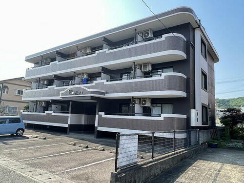 Ｙ’ｓ　ｗａｋａｋｉ 3階建