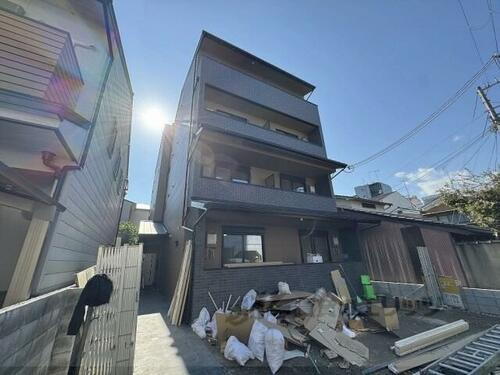 京都府京都市中京区西ノ京式部町  4階建