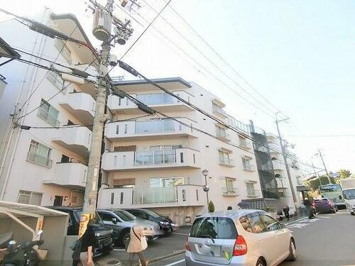デラシオン御室 3階建