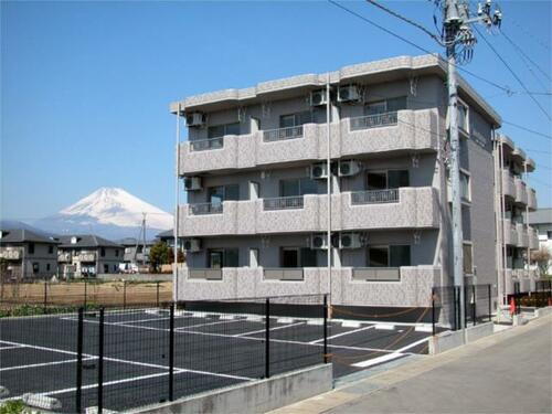 ＦＯＵＲ　ＳＥＡＳＯＮＳ 3階建