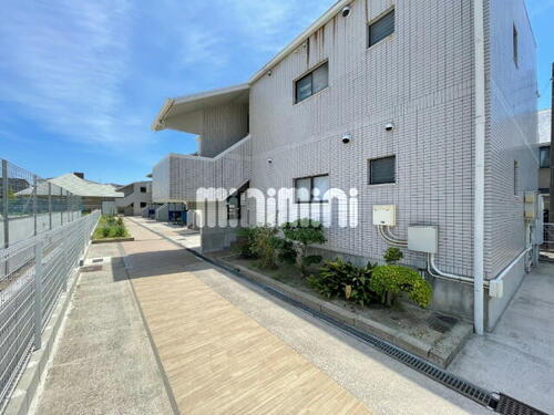 愛知県名古屋市名東区高社２丁目 3階建