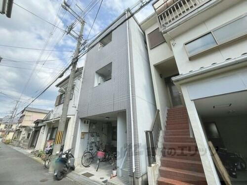京都府宇治市小倉町南浦 3階建