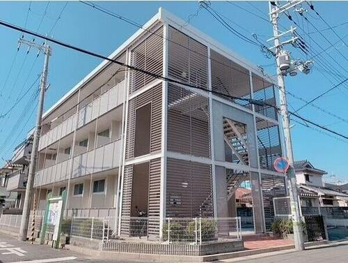 兵庫県尼崎市稲葉荘１丁目 3階建