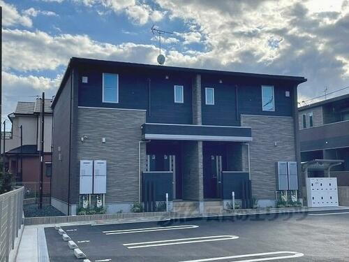 奈良県奈良市秋篠早月町  2階建