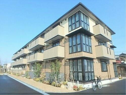 滋賀県守山市古高町 3階建