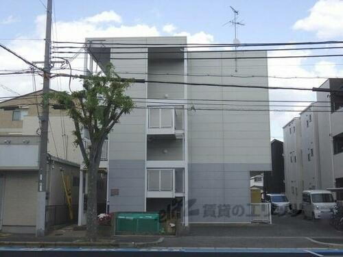 兵庫県尼崎市次屋２丁目 3階建