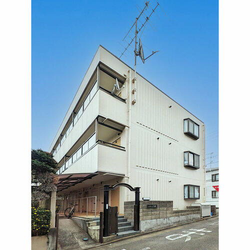 ヒルトップ生田 3階建