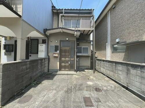 京都府京都市山科区小山中ノ川町 2階建