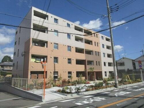 大阪府枚方市北中振１丁目 5階建