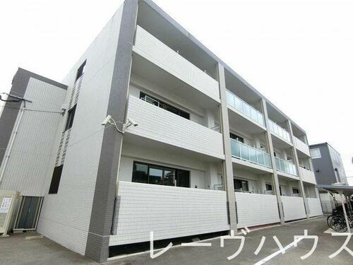 福岡県福岡市城南区長尾３丁目 3階建